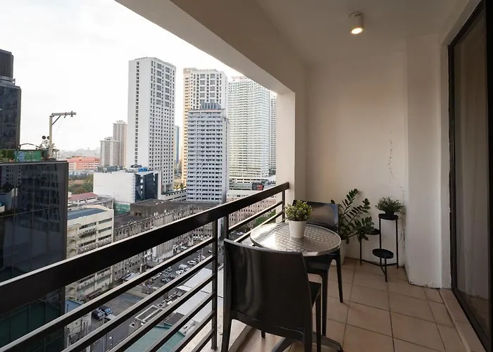 Comfy Greenbelt - Fiber Wifi & Free Pool *
