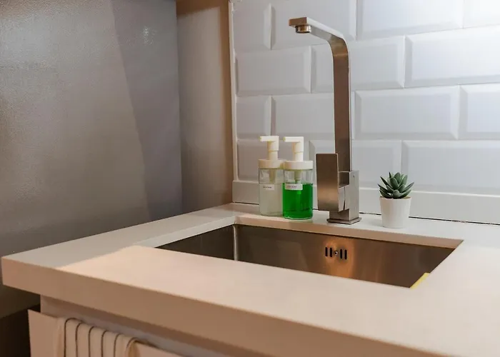 Apartment Comfy Greenbelt - Fiber Wifi & Free Pool Manila