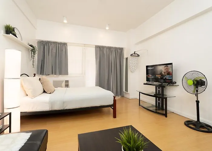 Comfy Greenbelt - Fiber Wifi & Free Pool Apartment