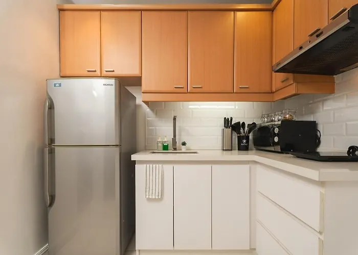 Comfy Greenbelt - Fiber Wifi & Free Pool Apartment *