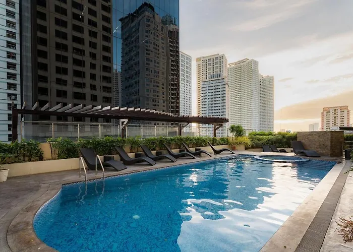 Comfy Greenbelt - Fiber Wifi & Free Pool *